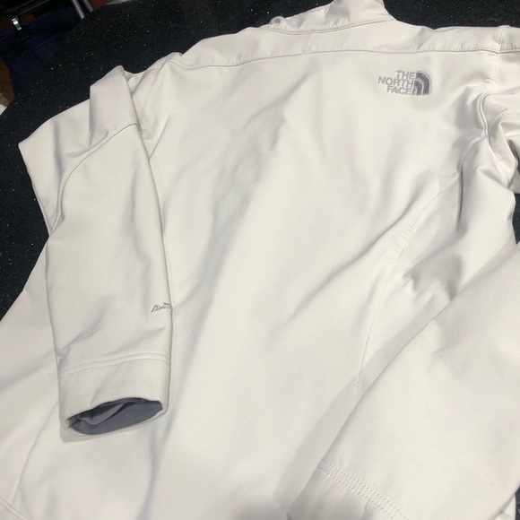The North Face Women’s Cream Apex Jacket Sz M - Picture 5 of 5
